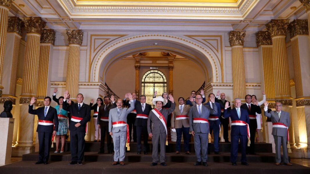 Pedro Castillo presenta a su primer ministro, Héctor Valer. Es el cuarto desde el comienzo de su mandato.