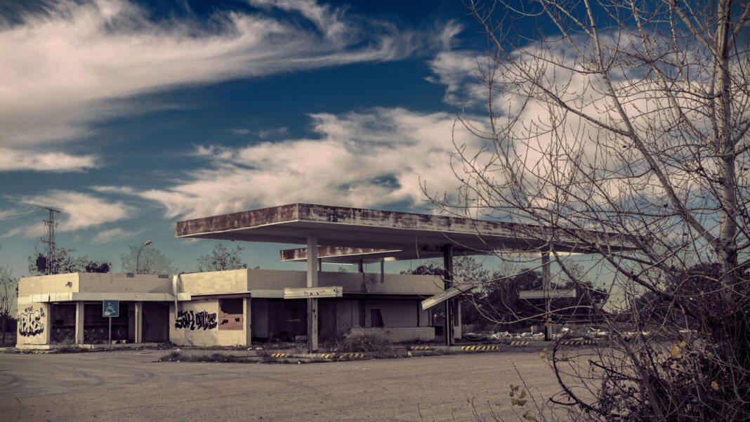 Estacion de servicio abandonada 2