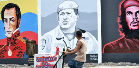 Chávez mural bicicleta