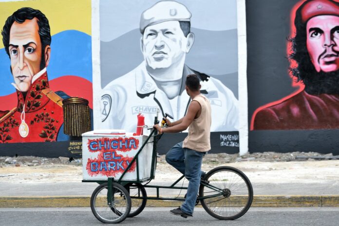 Chávez mural bicicleta